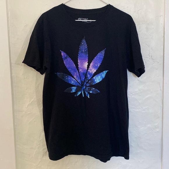 Universe Smoke tshirt - Picture 1 of 5